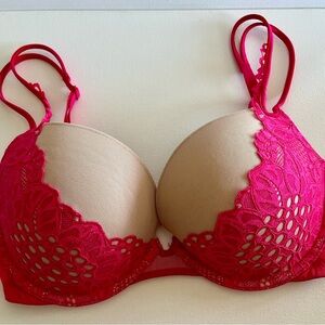 Gently worn very sexy Victoria secret push up bra.